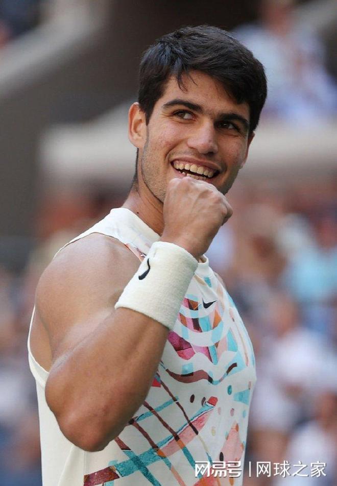 旁边放主T 旁边放主T